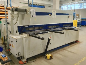 Гидравлические гильотинные ножницы MVD B06-3100