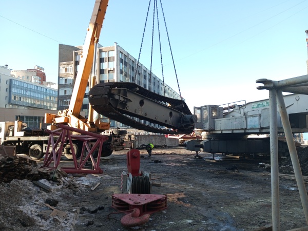 Монтаж гусеничного крана мкгс-100.1