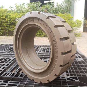 Цельнолитые высокопрочные шины SOLIDO для перегружателей