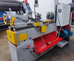 универсальный токарно-винторезный станок 16Б16