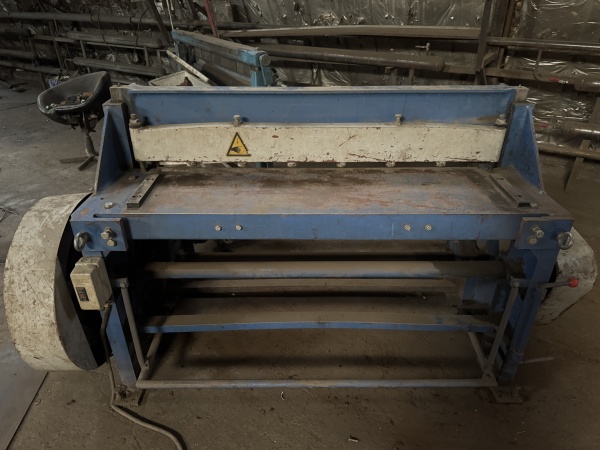 Гильотина электрическая Q11 3x1300 ACL