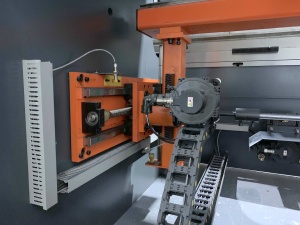 Гидравлический листогибочный пресс IRONMAC HPB-C 170/3200, как новый