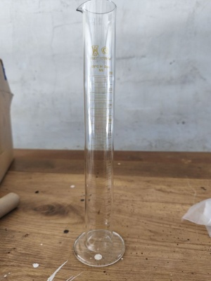 Лабораторная посуда, колбы, ёмкости, чашки петри, пробирки