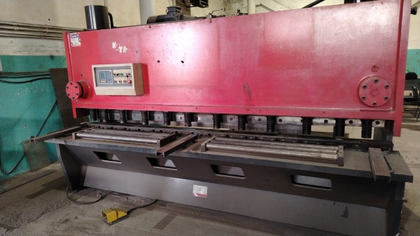 Гильотина гидравлическая