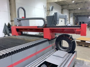 Оптоволоконная лазерная установка с модулем для обработки труб KMT 3015 LX-3000W