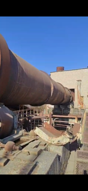 Промышленная вращающаяся печь (или барабанная сушилка)