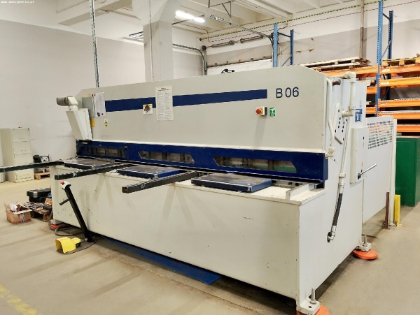 Гидравлические гильотинные ножницы MVD B06-3100