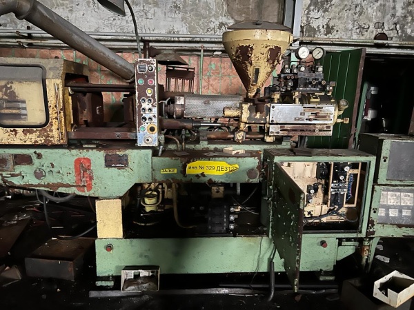 ДЕ3127 термопластавтомат