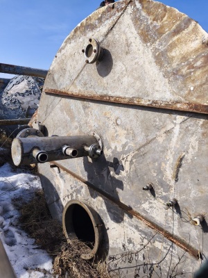 ёмкость с конусным дном и подогревателем объёмом 10 кубометров инв.9