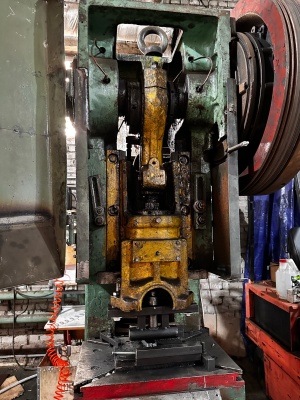 Кривошипный пресс кд2126