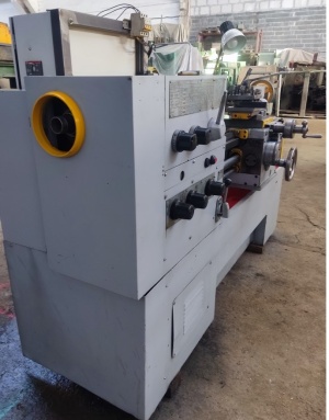 универсальный токарно-винторезный станок 16Б16