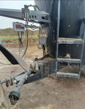 Кормомешалка с раздачей Celikel Charger mini 6