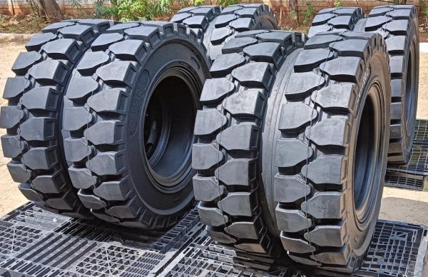 Цельнолитые высокопрочные шины SOLIDO для перегружателей