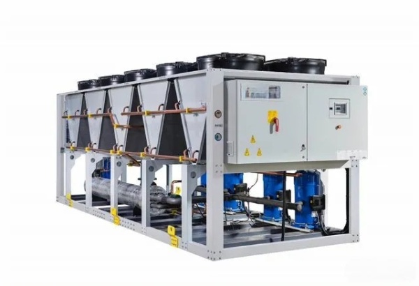 Пpoмышлeнный чиллер воздушного oхлaждения 157 кBт