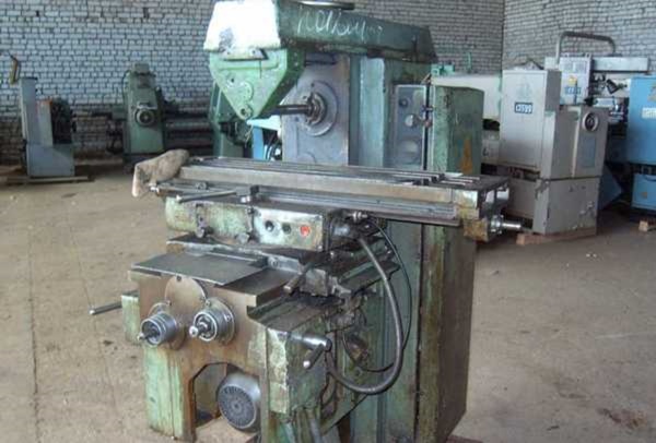 горизонтально-фрезерный станок модели 6Р80Г