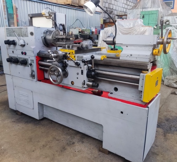 универсальный токарно-винторезный станок 16Б16