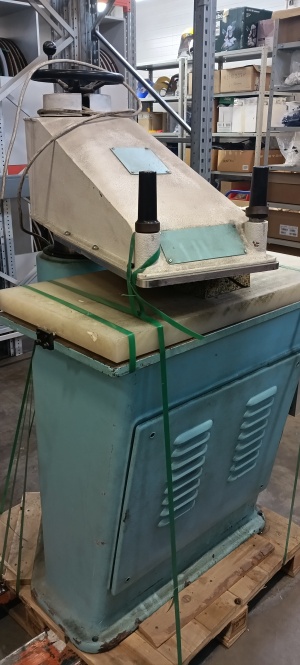 Вырубной пресс C 105XL консольного типа (с поворотным ударником)