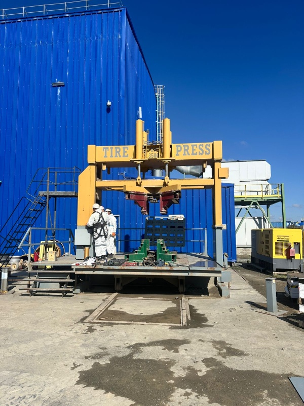 Канадский шиномонтажный стенд, пресс 350 тонн, шины до 51 дюйма