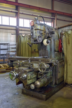 Вертикально-фрезерный станок 6М12К — отличное состояние, готов к работе