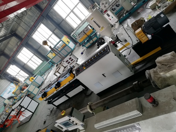 Экструзионная линия производства гофрированных труб