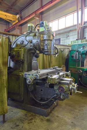 Вертикально-фрезерный станок 6М12К — отличное состояние, готов к работе