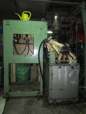 Экструзионно выдувная машина Chodos 0414