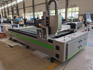 Оптоволоконный лазерный станок для резки металла LF-F3015EA