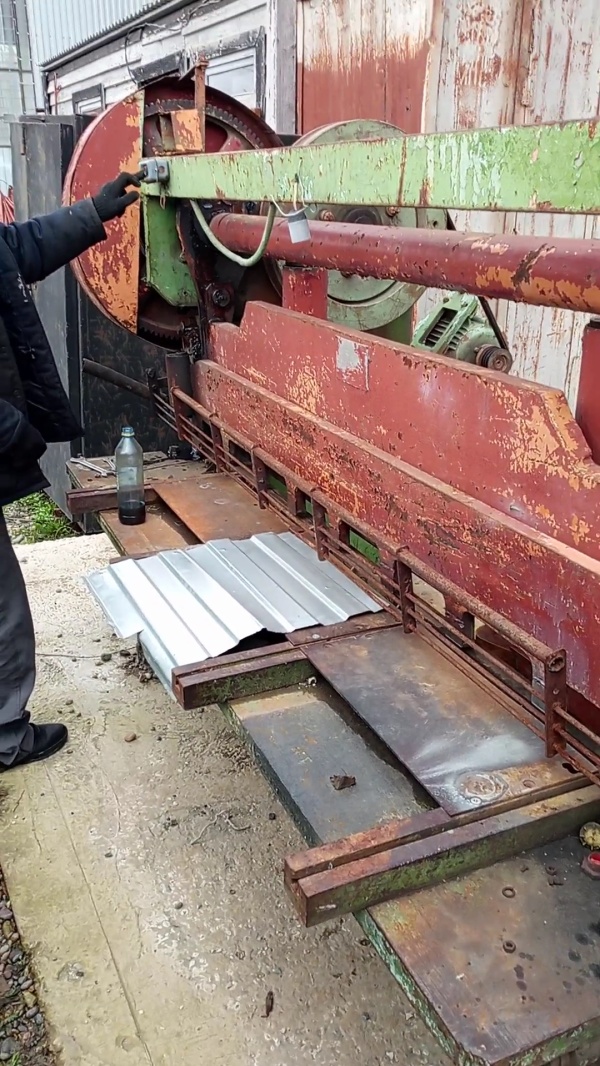 Ножницы гильотинные кривошипные до 6 мм