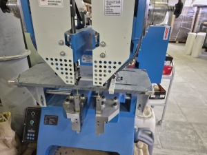 Станок для установки кольцевых механизмов заклепками