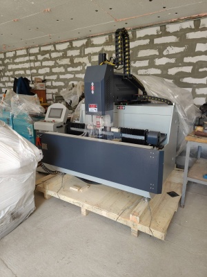 Одношпиндельный фезерный лазерный станок с ЧПУ