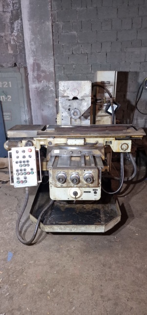 FU350R универсально-фрезерный станок с поворотным столом 2004 г.в