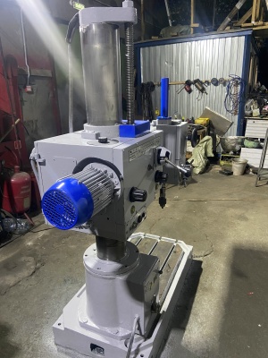 Радиально-сверлильный станок 2к52