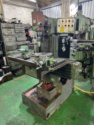 Инструментальный Широкоуниверсальный фрезерный станок TOS FN40