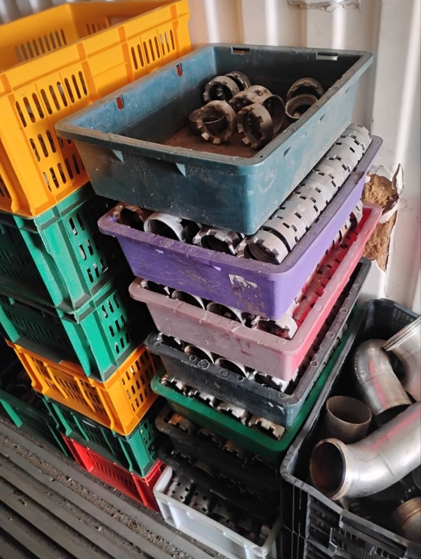 Молочная запорная и соединительная арматура б. у