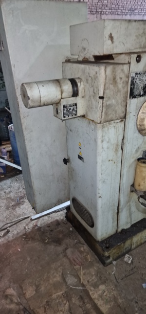 FU350R универсально-фрезерный станок с поворотным столом 2004 г.в