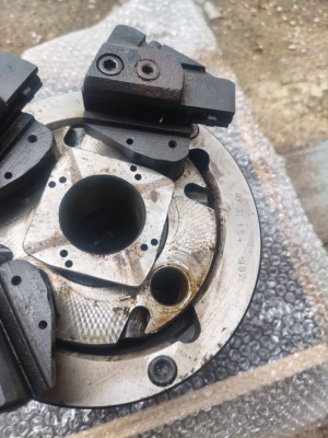 Головка 3Т резьбонарезная к станку 5993-5а993 с хранения новая №154