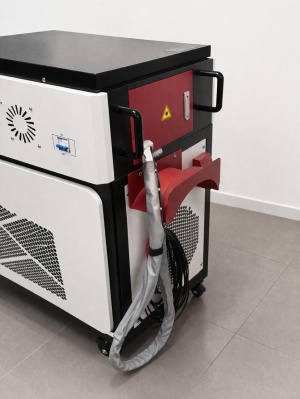 Лазерный станок IT-LM-F200F- для очистки металла от ржавчины, коррозии и т.п