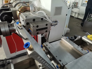 экструзионная линия пластиковых профилей, оборудование для производства профилей