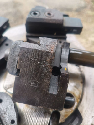 Головка 3Т резьбонарезная к станку 5993-5а993 с хранения новая №154