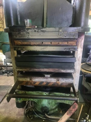 Пресс гидравлический вулканизационный (Svit) с плитами нагрева 800х800. Усилие 250 тонн