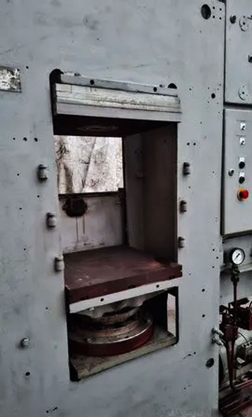 Вулканизационный гидравлический пресс 250 т 600х600 2э