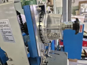 Станок для установки кольцевых механизмов заклепками