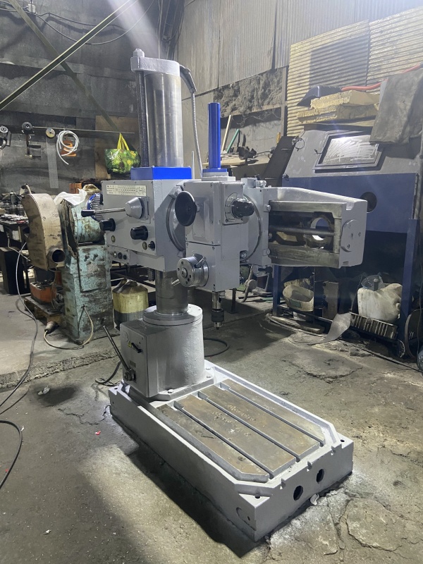 Радиально-сверлильный станок 2к52