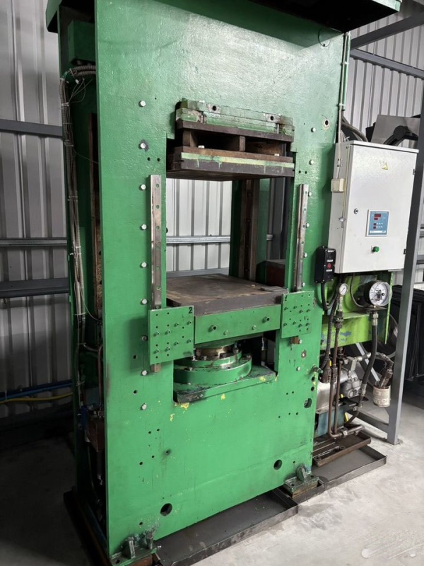 Пресс вулканизационный 250т, 600х600 мм