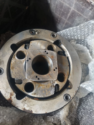 Головка 3Т резьбонарезная к станку 5993-5а993 с хранения новая №154