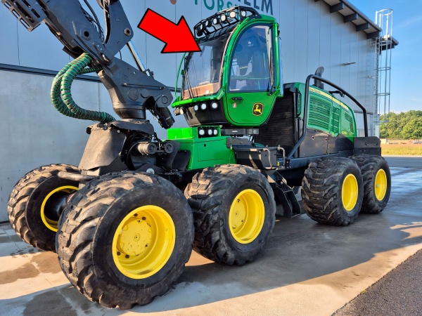 Стекло лобовое JOHN DEERE F685219 F701817 поликарбонат 12мм