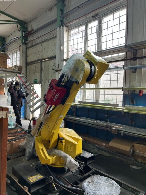 Роботизированная сварочная станция FANUC M-710iC/12L