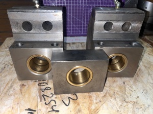 Блок тисков пара для каретки на станок резьбонарезной 5993-5А993