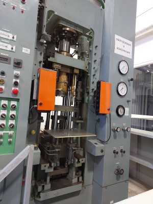 Гидравлический пресс Kohtaki КРН-63 для прессования изделий из порошка