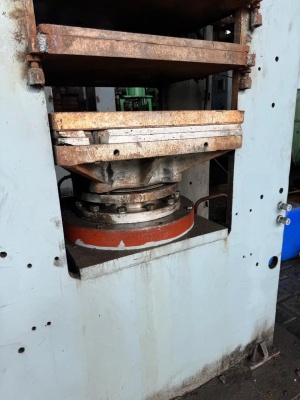 Пресс вулканизационный 250-600 4э